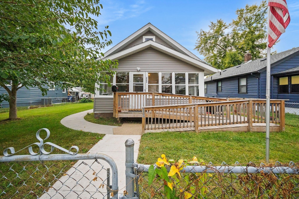 2503 Des Moines St, Des Moines, IA 50317 - photo 1