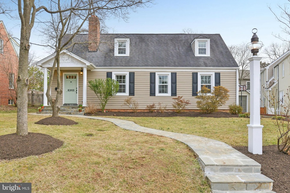 6203 Vorlich Ln, Bethesda, MD 20816 - photo 1