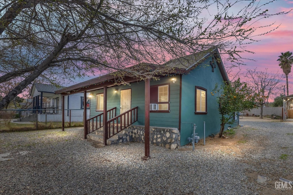 211 Montview Ave, Taft, CA 93268 - photo 1