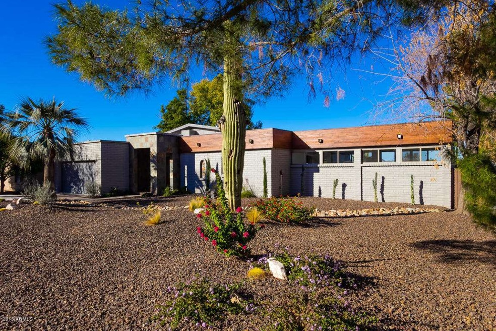 2520 E Claire Dr