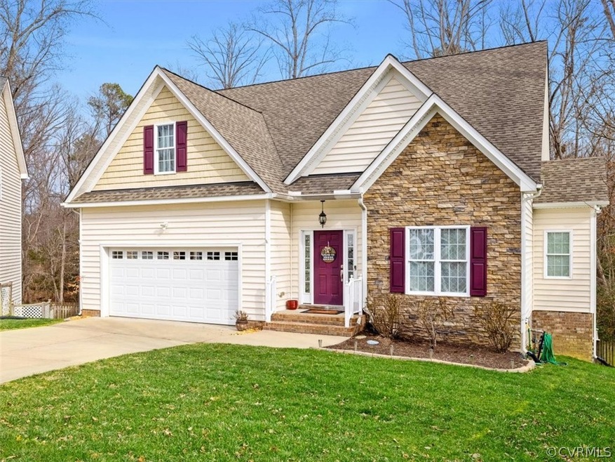 Walk out basement home in Woodlake! Backs to woode