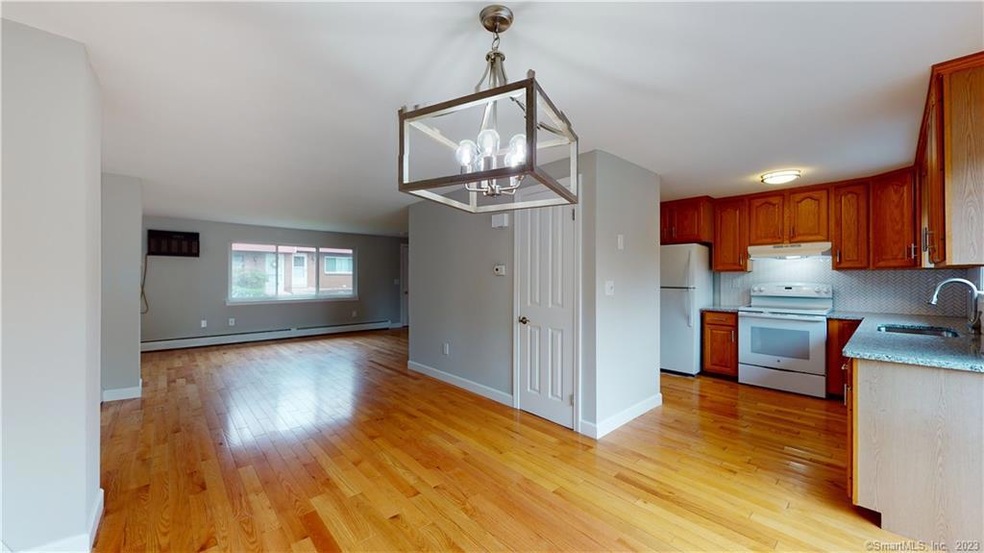 110 Churchill Dr unit 110, Newington, CT 06111 - photo 1