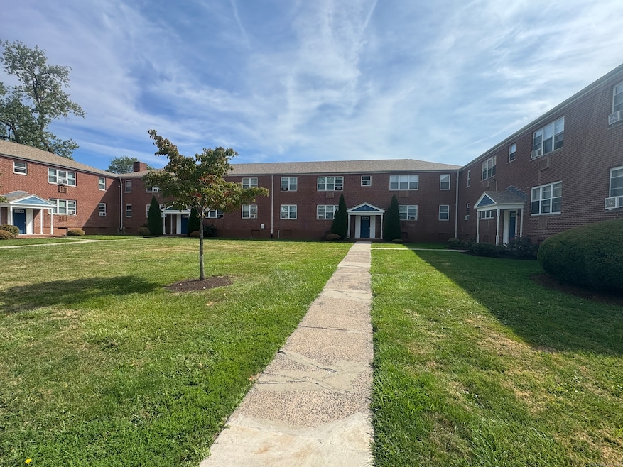 762 New Britain Ave unit 4, Hartford, CT 06106 - photo 1