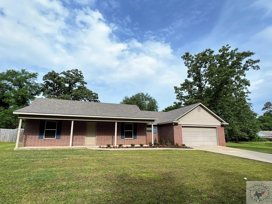 313 Memorial Dr, Wake Village, TX 75501 - photo 1