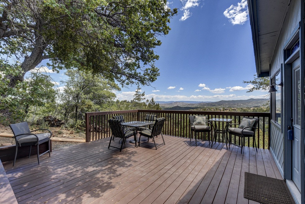 Front Deck has Amazing Views