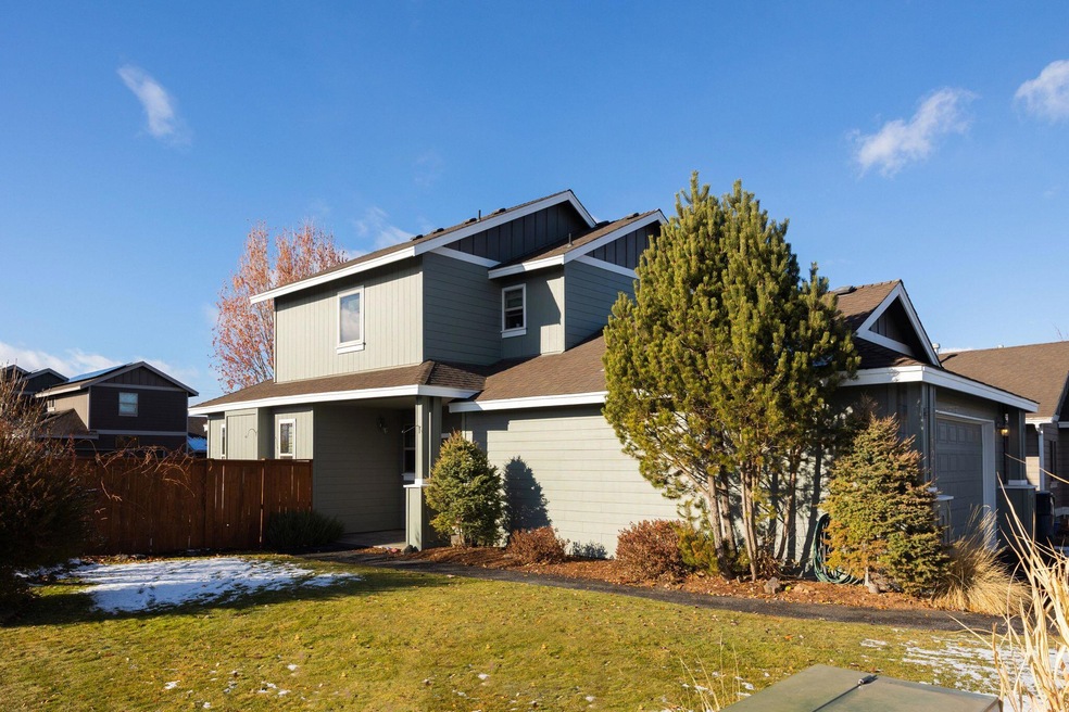 1211 NW 18th St, Redmond, OR 97756 - photo 1