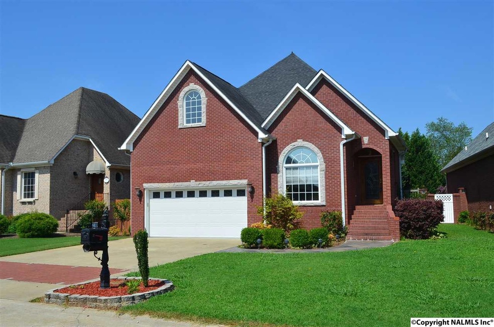 210 Lakepoint Dr, Gadsden, AL 35901 - photo 1