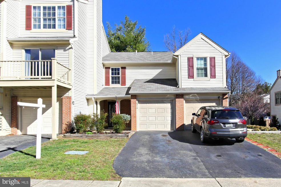 10214 Faire Commons Ct, Burke, VA 22015 - photo 1