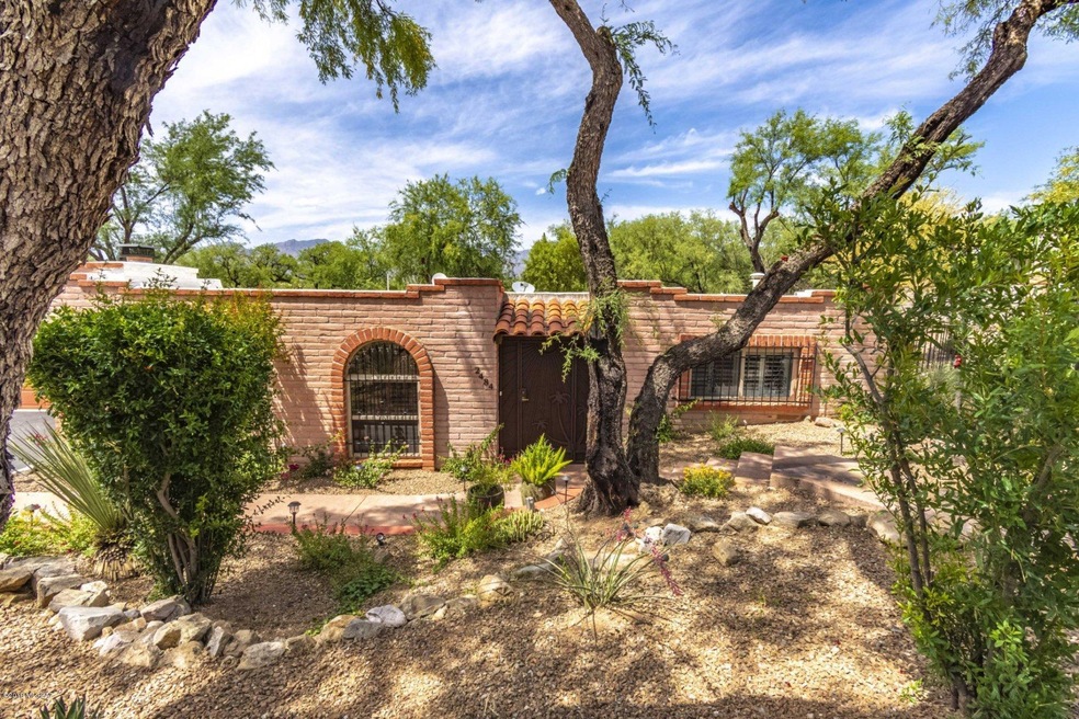 2484 N Shade Tree Lane