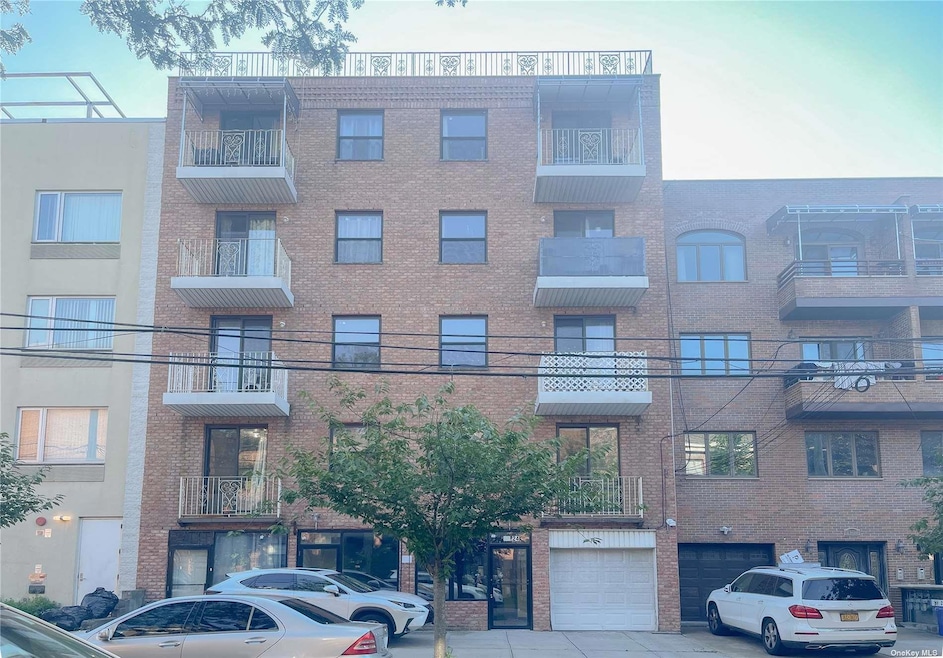 71-24 163rd St unit 5A, Fresh Meadows, NY 11365 - photo 1