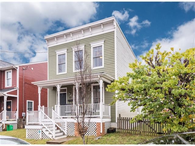 Welcome to 920 N 26th St! Enjoy a over sized fence