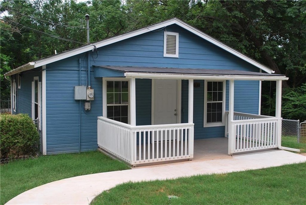 905 Thatcher St, Denison, TX 75020 - photo 1