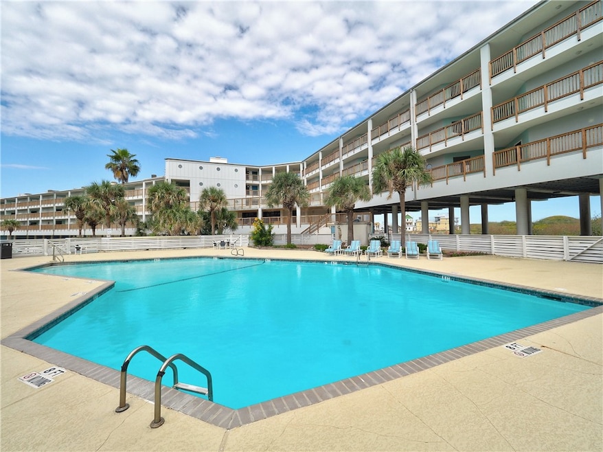 The Courtyard of La Mirage offers 2 pools and 2 ho