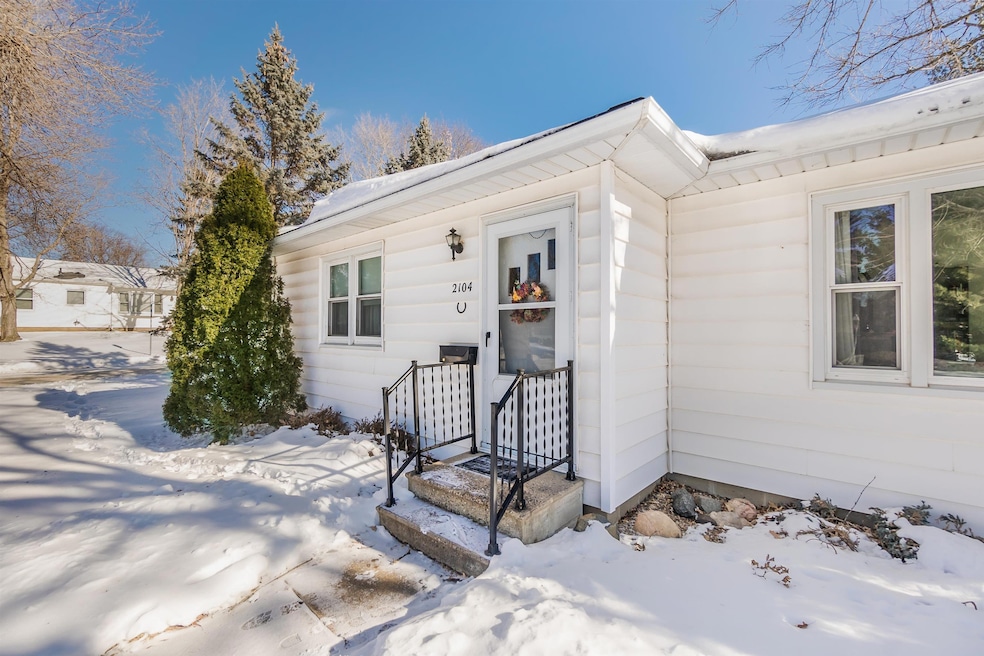 2104 Victory Dr, Cedar Falls, IA 50613 - photo 1