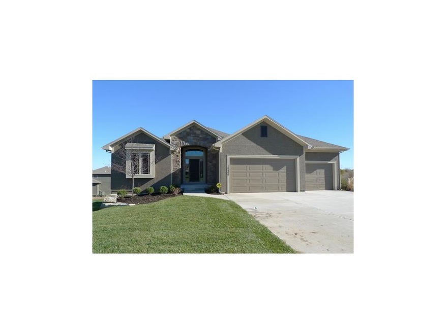 9709 Carbondale St, Lenexa, KS 66227 - photo 1