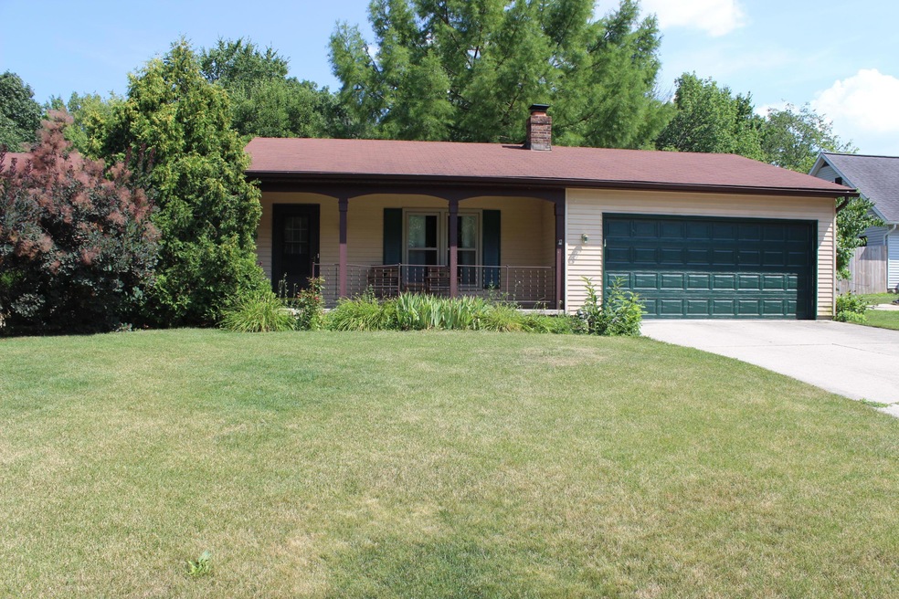 916 Hickory Dr, Marysville, OH 43040 - photo 1