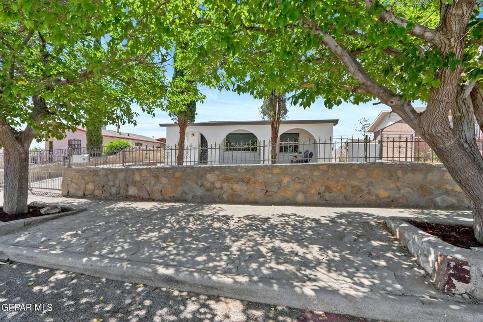 3526 Lincoln Ave, El Paso, TX 79930 - photo 1