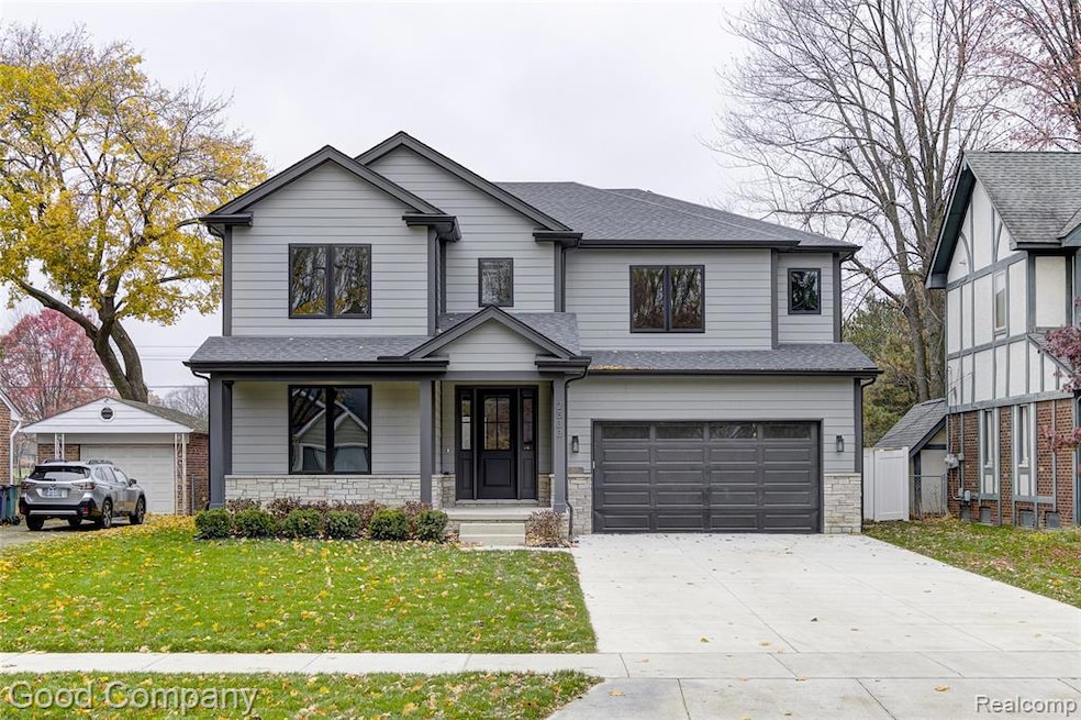 2533 N Vermont Ave, Royal Oak, MI 48073 - photo 1