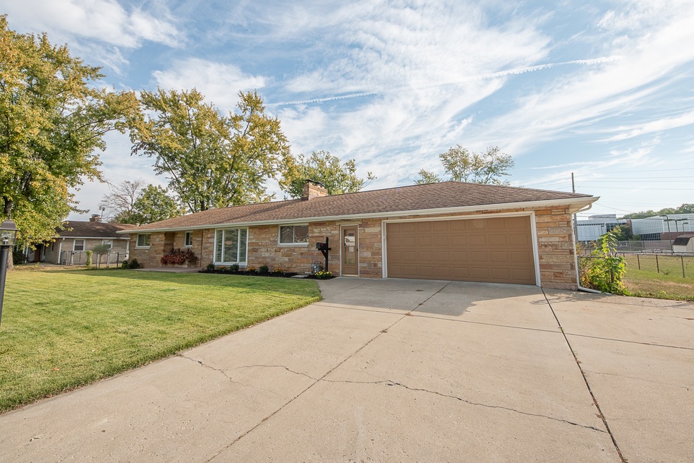 231 Coovert St, Columbus, IN 47201 - photo 1