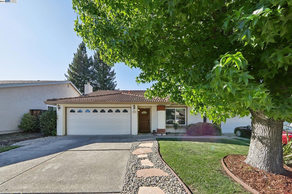 Sold $1,350,000 • Co-Listing Agent