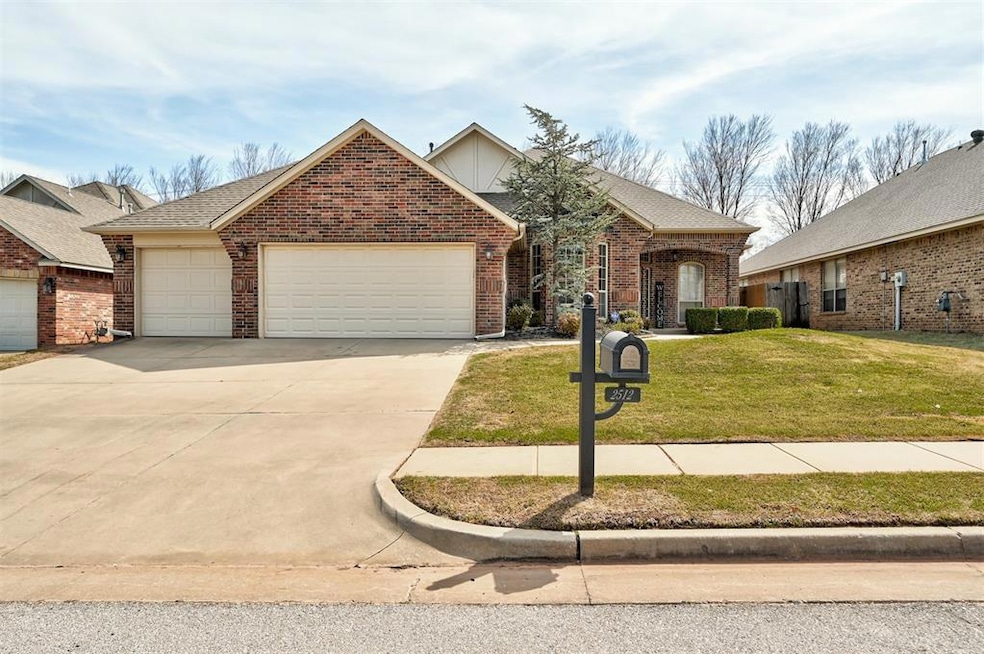 View of front of house featuring driveway, a front