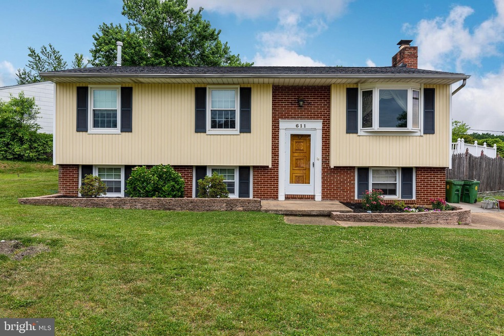 611 Hopkins St, Brooklyn, MD 21225 - photo 1