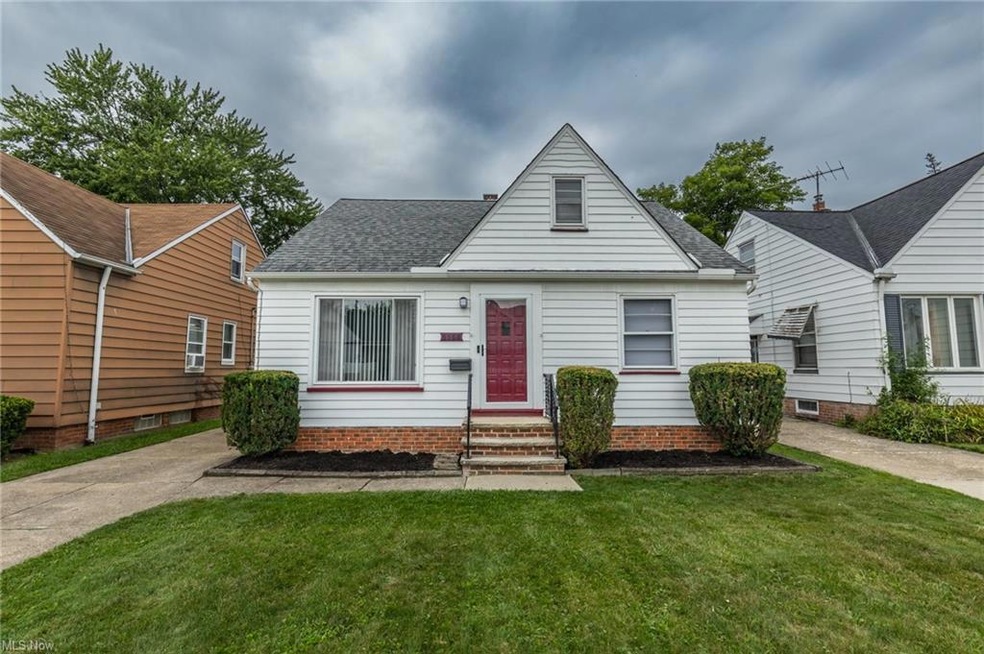 5158 Arch St, Maple Heights, OH 44137 - photo 1