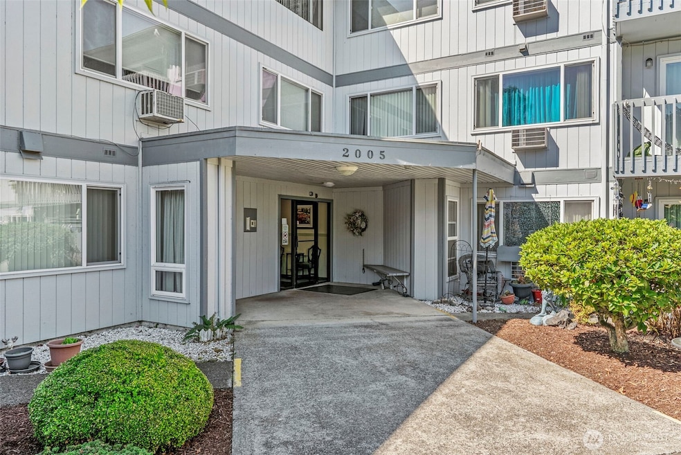 2005 Tibbetts Dr unit 106, Longview, WA 98632 - photo 1