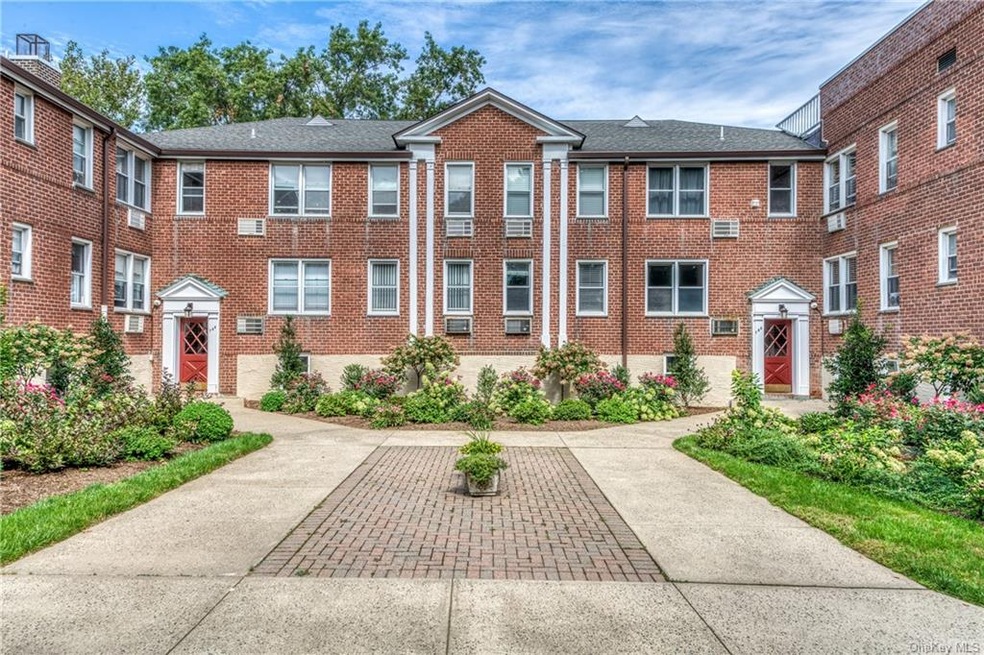 706 Palmer Ct unit 2D, Mamaroneck, NY 10543 - photo 1