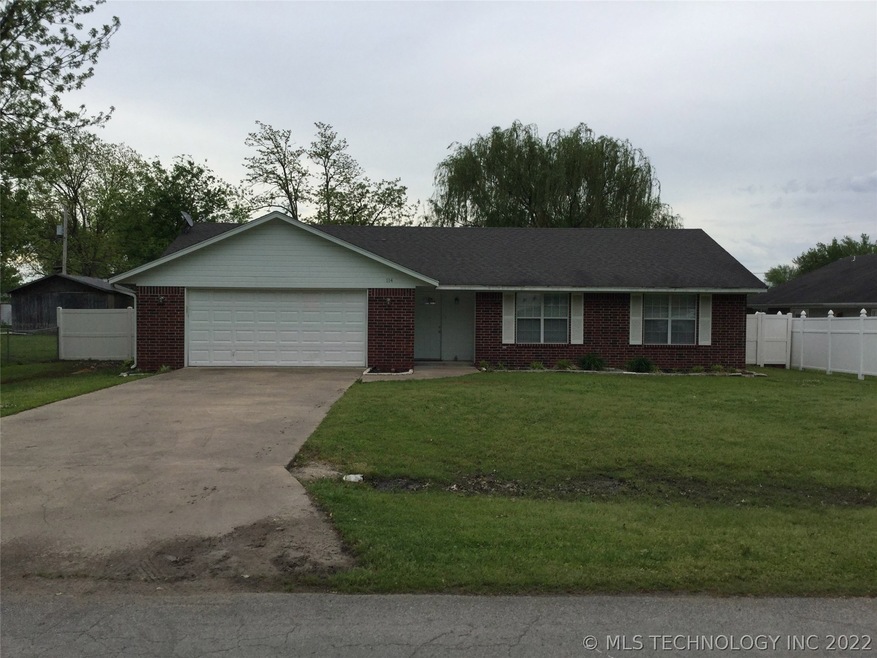 114 S Gray St, Chouteau, OK 74337 - photo 1