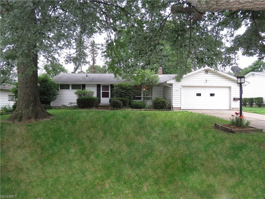 Welcome to 523 Murray Hill. This spacious ranch is