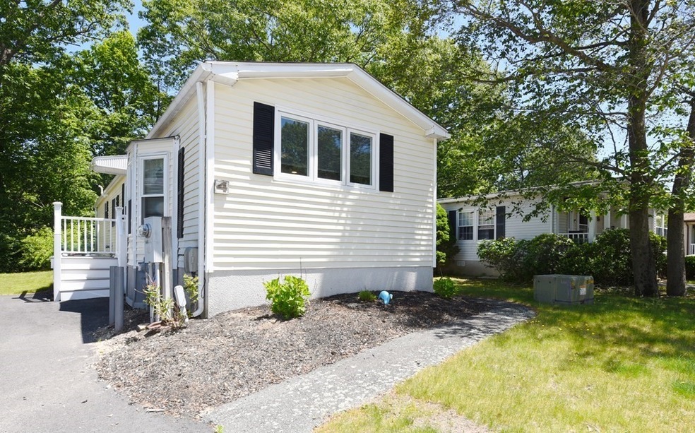 4 Baywood St, Rockland, MA 02370 - photo 1