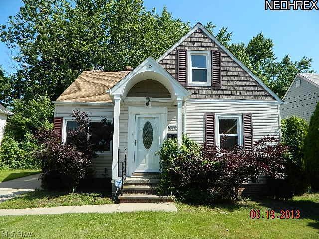 16705 Raymond St, Maple Heights, OH 44137 - photo 1