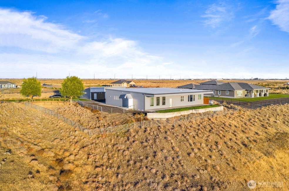 7458 Bouldercrest Rd NE, Moses Lake, WA 98837 - photo 1