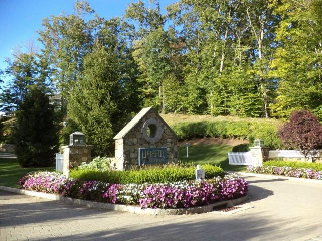 81 Suzie Dr unit 81, Newtown, CT 06470 - photo 1