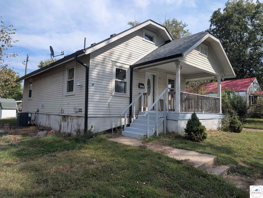 204 W Colt St, Windsor, MO 65360 - photo 1