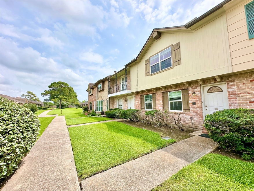 4028 Laura Leigh Dr, Friendswood, TX 77546 - photo 1