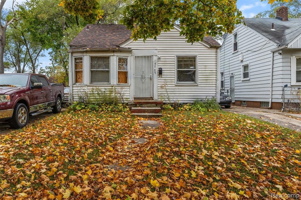 Bungalow featuring a shingled roof and entry steps