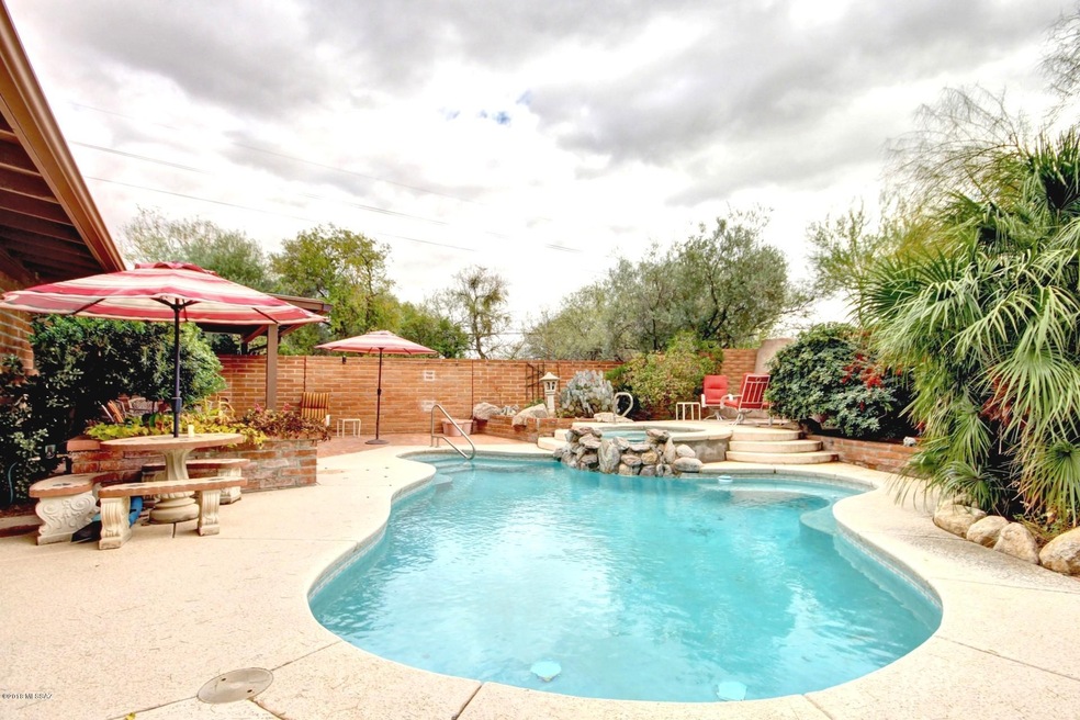 Mesa grande court pool
