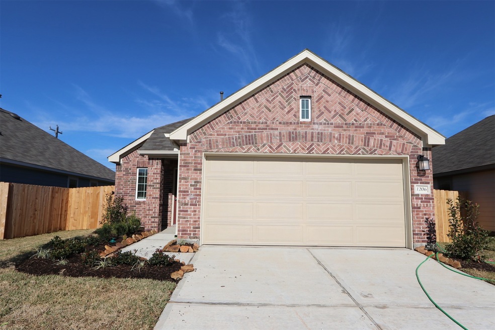 1206 Filly Creek Dr, Alvin, TX 77511 - photo 1