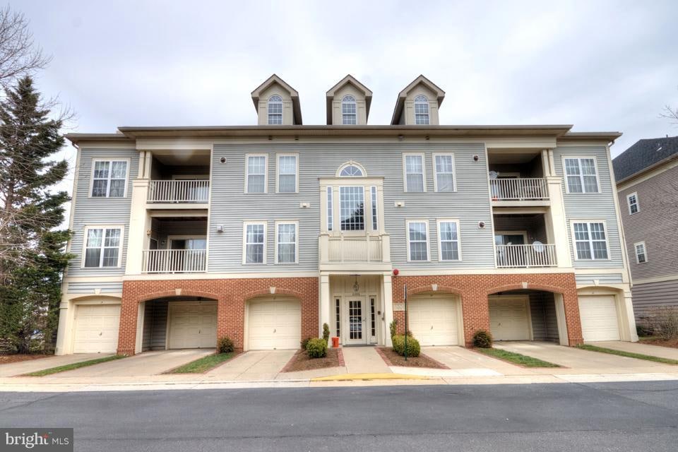 11306 Westbrook Mill Ln unit 202, Fairfax, VA 22030 - photo 1