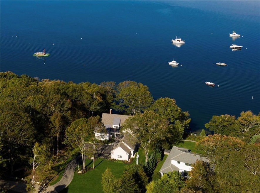 Ideally situated in the seaside...