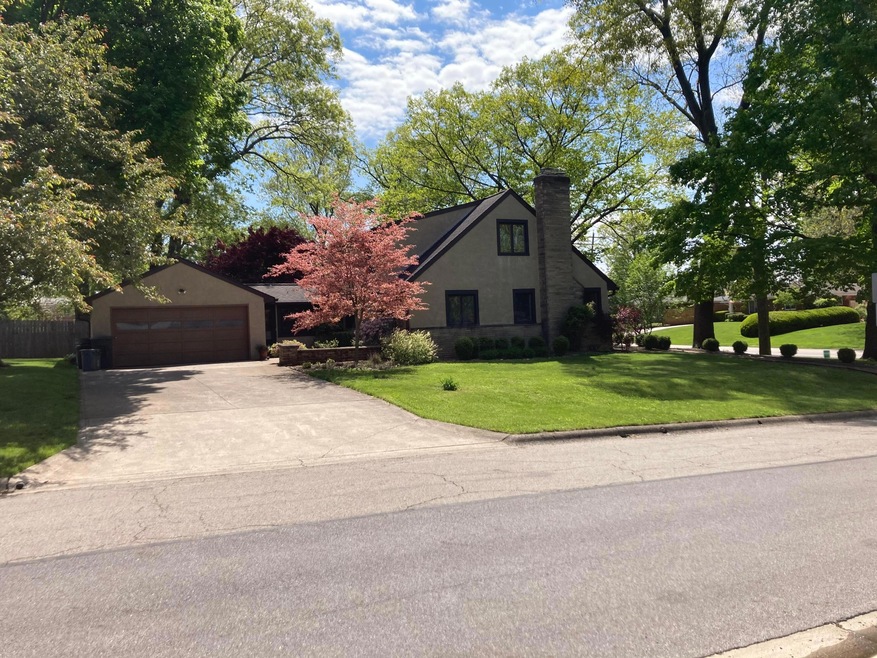 686 E Cooke Rd, Columbus, OH 43214 - photo 1