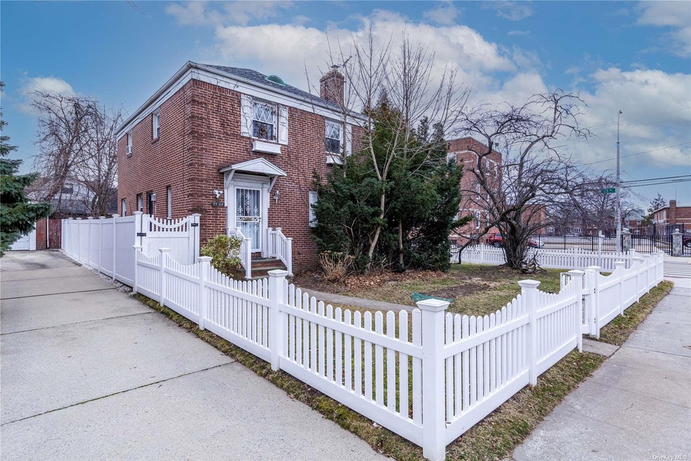 75-04 176th St, Flushing, NY 11366 - photo 1