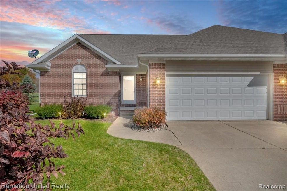 13303 Spruce Ct unit 8, Linden, MI 48451 - photo 1