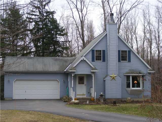 Exterior Front Corner wooded walk-out lot