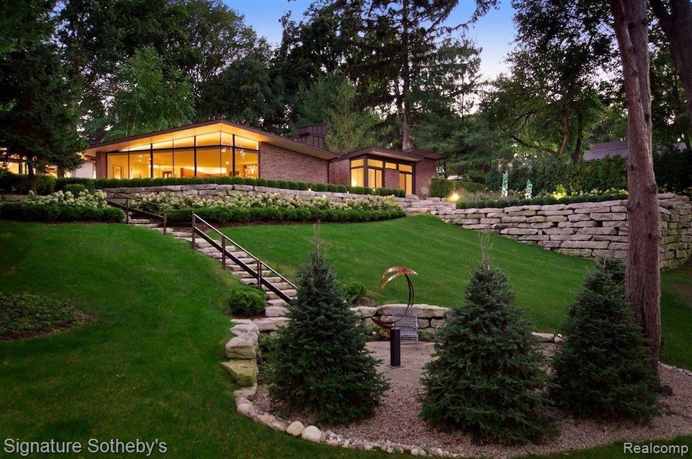 5495 Shadow Ln, Bloomfield Hills, MI 48302 - photo 1