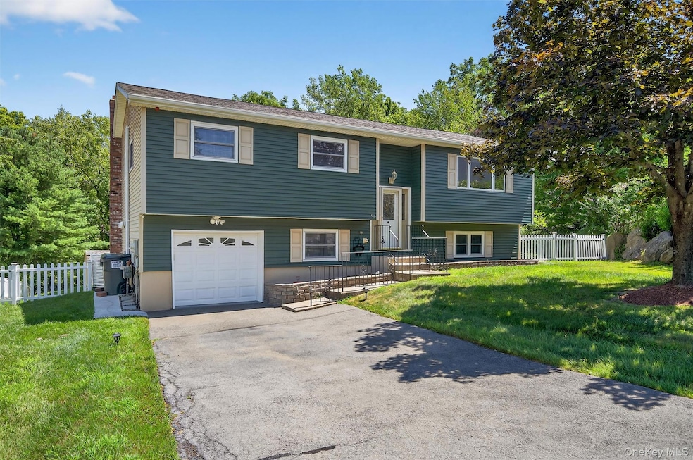 95 Rolling Meadows Rd, Middletown, NY 10940 - photo 1