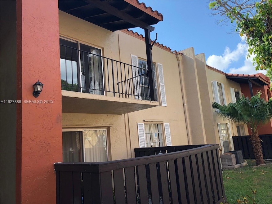 10744 N Kendall Dr unit M16, Miami, FL 33176 - photo 1