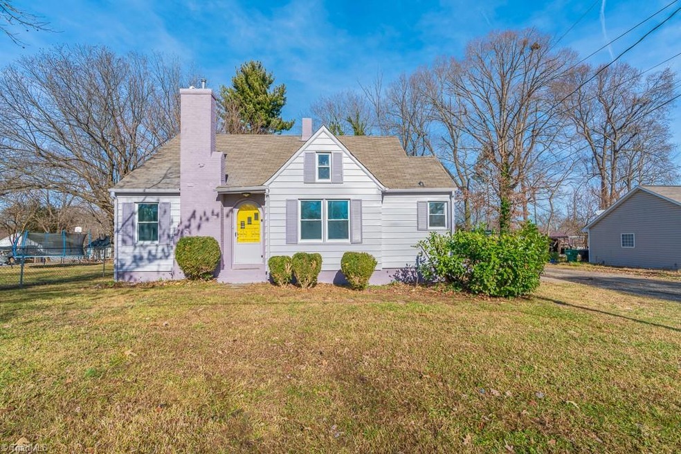 Charming 1940's home with arched front door